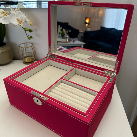 Other - NEW| Large pink Leatherette Jewelry Trunk Box